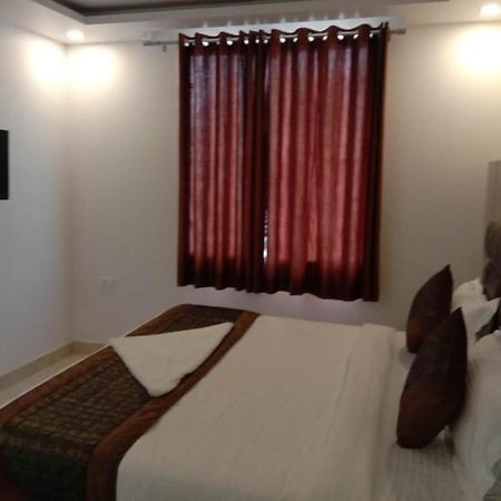 Hotel Broadway Нью-Делі Екстер'єр фото